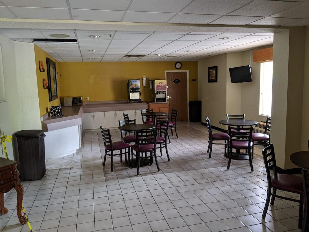 Airport Pittsburgh Airport Coraopolis