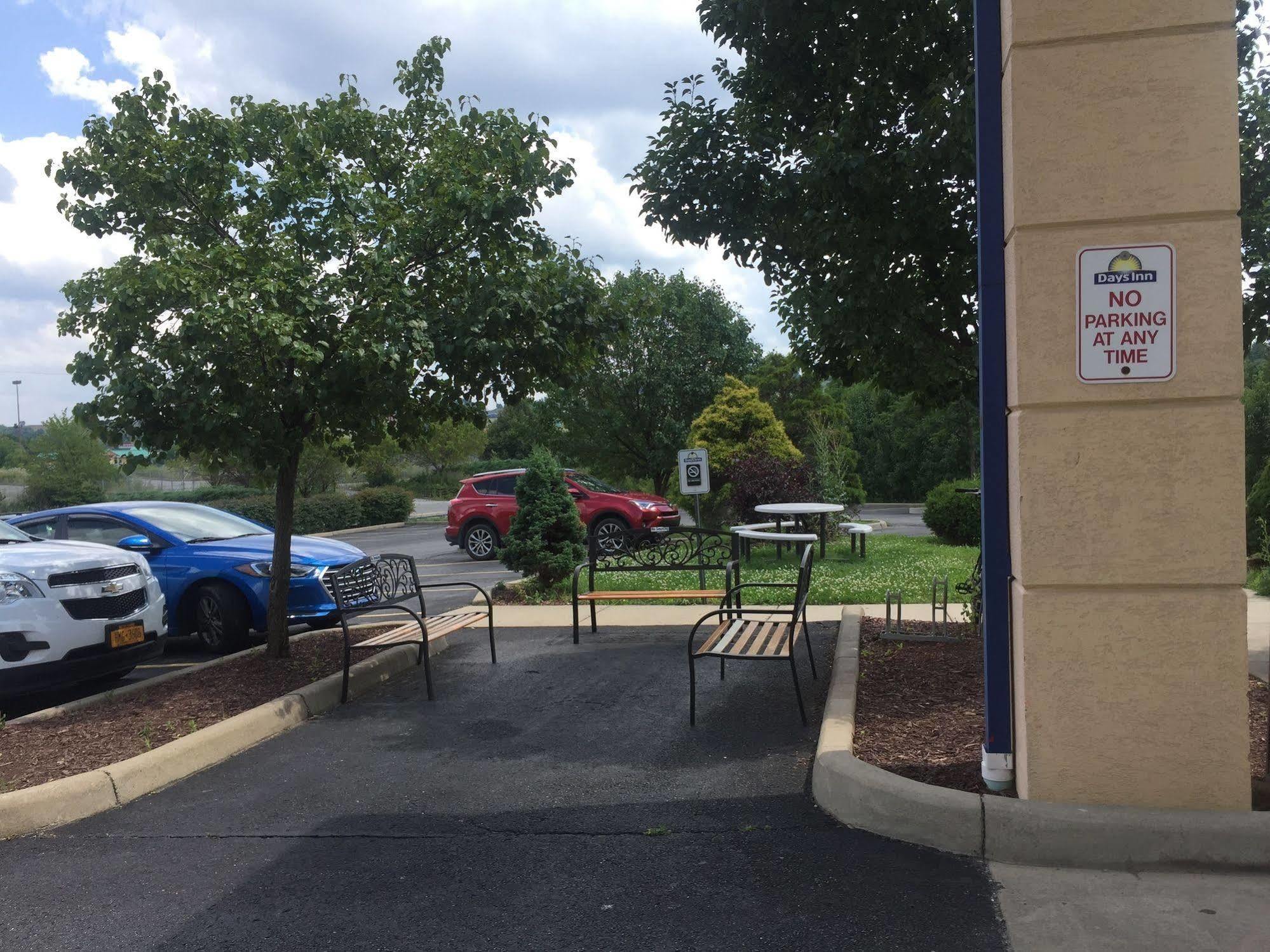 Airport Pittsburgh Airport Hotel 2*